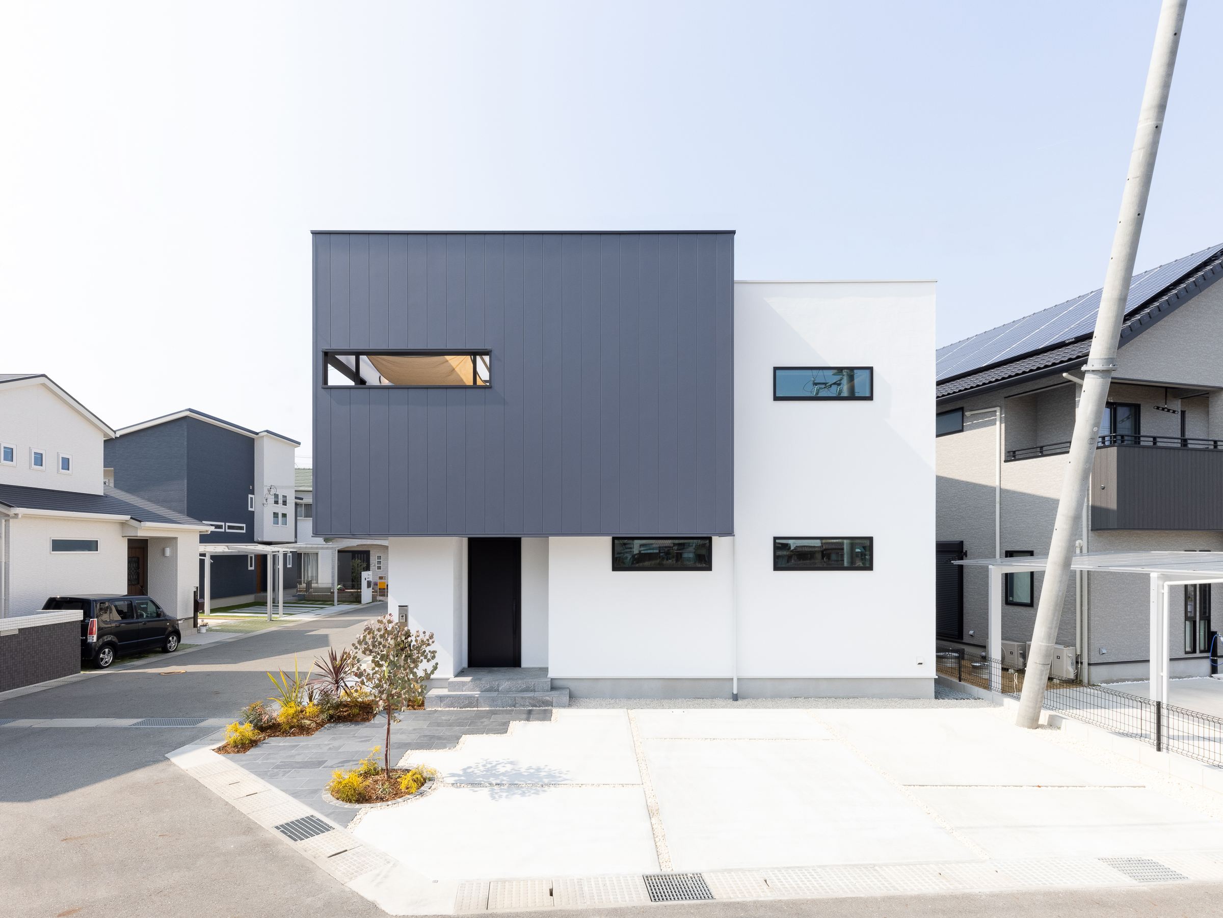 シンプルモダンな2階建て住宅